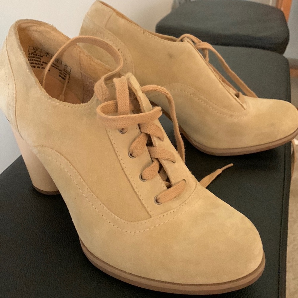 Timberland Earthkeepers. Casual buff suede heel/booties. Worn 3-4 times